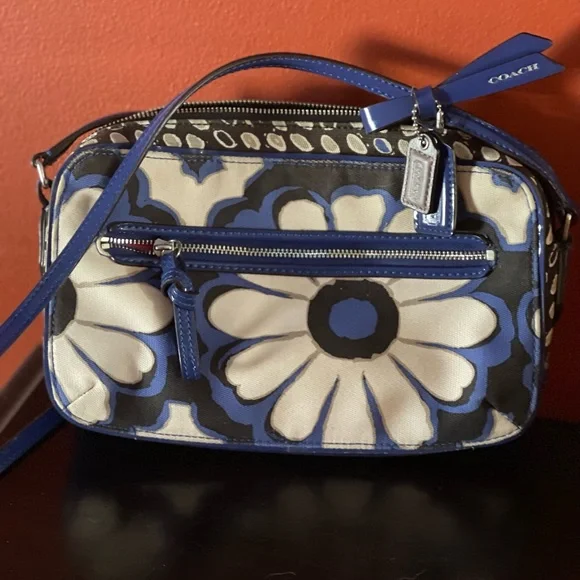 🔥SALE🔥Coach poppy floral crossbody bag 💕 - Picture 1 of 9